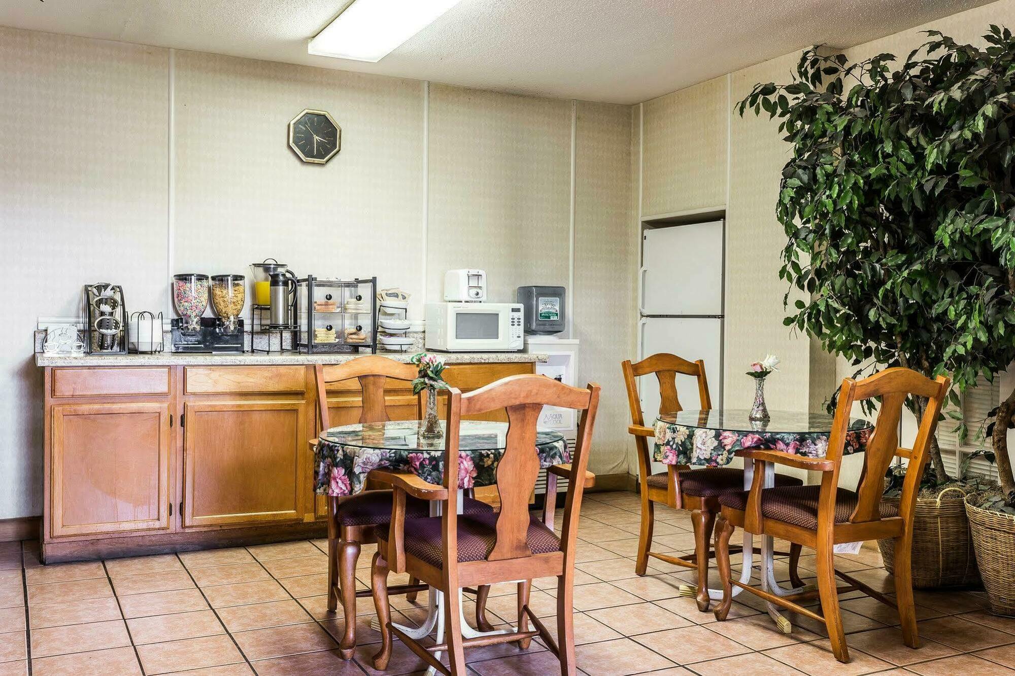 Econo Lodge Inn & Suites Matthews - Charlotte Eksteriør billede