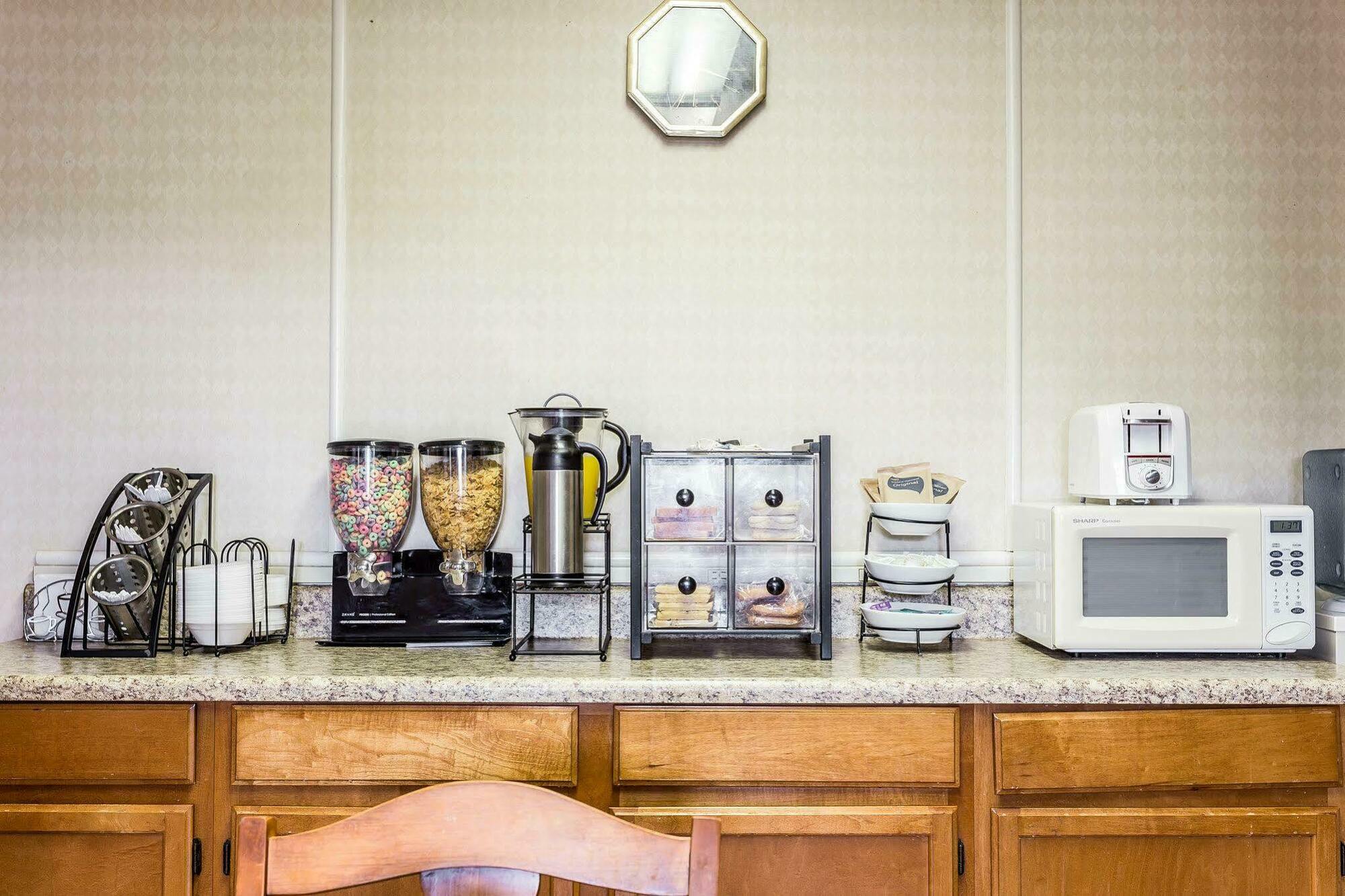Econo Lodge Inn & Suites Matthews - Charlotte Eksteriør billede