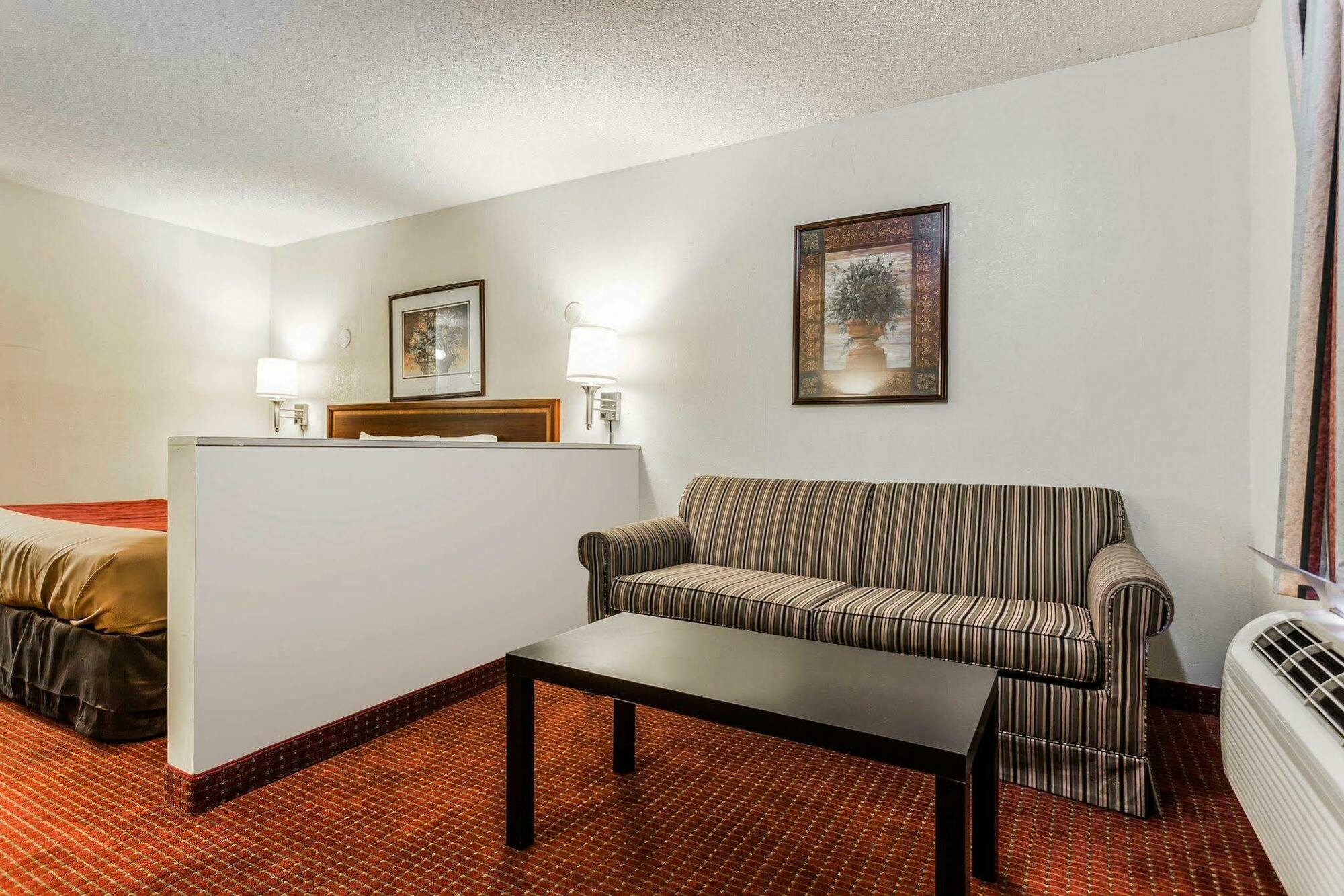 Econo Lodge Inn & Suites Matthews - Charlotte Eksteriør billede